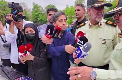ویدیو / دستگیری زورگیران مامورنما که در تاریکی شب از عابران پیاده سرقت می‌کردند