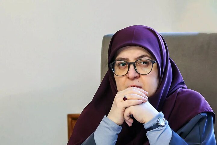 بازدید سخنگوی دولت از غرفه بانک ملی ایران در سی و ششمین نمایشگاه کتاب