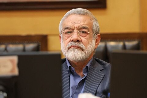 غضنفری، نماینده نزدیک به پایداری: پزشکیان با تهدید به استعفا جلوی ابلاغ قانون حجاب را گرفت /  در شورای فضای مجازی هم با تهدید به استعفا، رفع ممنوعیت واتساپ و گوگل را مصوب می کند