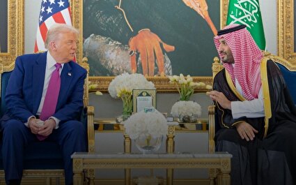 ببینید / ترامپ از نوشیدن قهوه عربی در عربستان طفره رفت