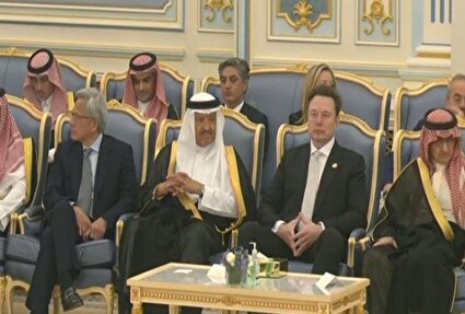 ببینید / سفر ایلان ماسک همراه با ترامپ به عربستان و احوال پرسی با بن سلمان