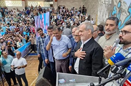 ویدیو / خوش‌وبش پزشکیان با کسبه بازار کرمانشاه