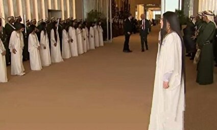 ببینید / دختران با موهای بلند؛ استقبال عجیب از ترامپ در امارات