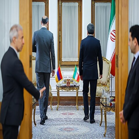 تصاویر: دیدار دبیر شورای عالی امنیت ملی ارمنستان با عراقچی