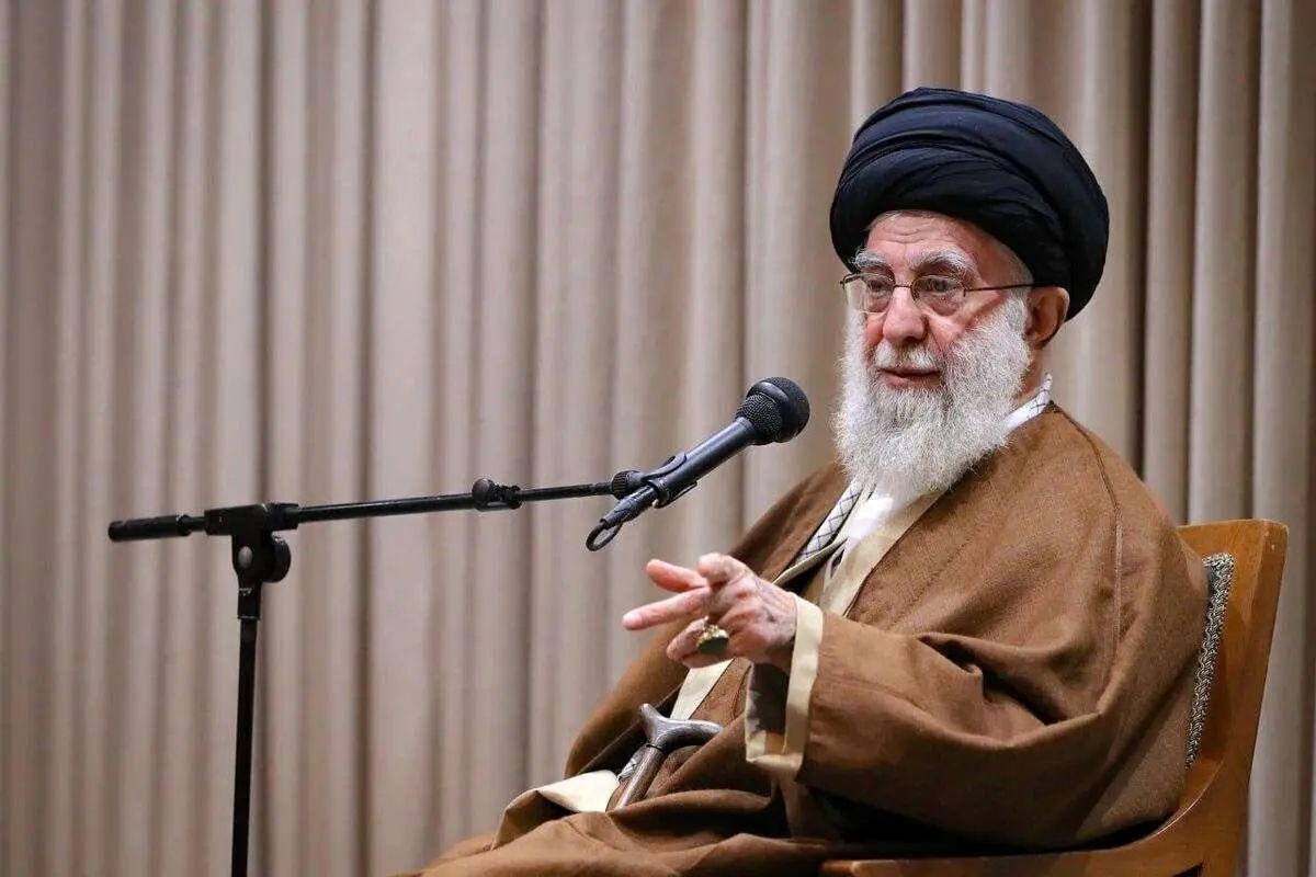 توئیت عبری حساب کاربری رهبر معظم انقلاب در شبکه اجتماعی «ایکس»: عواقب این اشتباه بزرگ، رژیم صهیونسیتی را بیچاره خواهد کرد/ زندگی برای آن‌ها تلخ خواهد شد