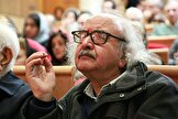 شفیعی کدکنی: ایران از پای نمی‌افتد