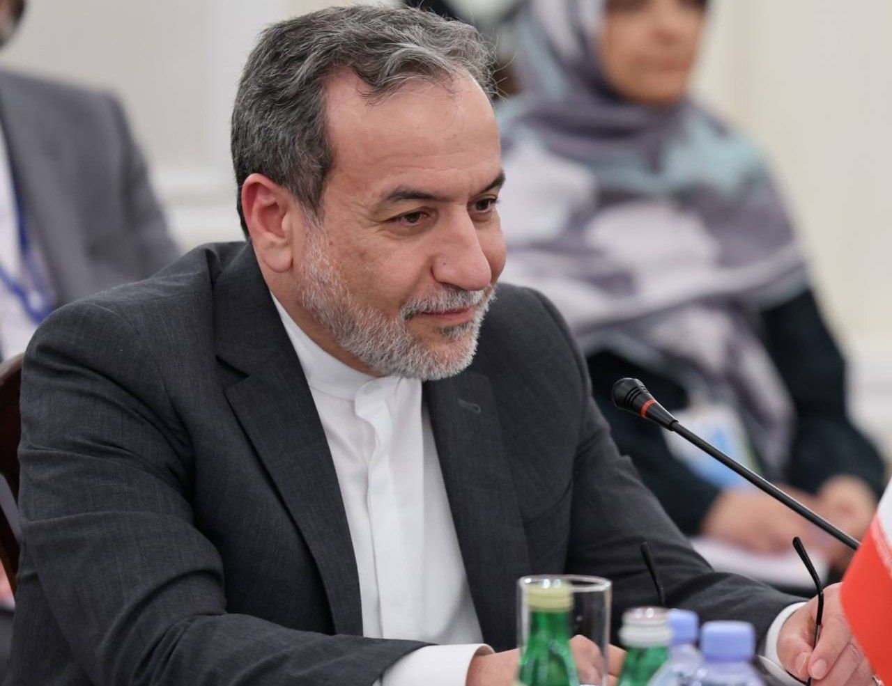 پیام عراقچی به فرماندهان تازه منصوب شده: وزارت خارجه آماده حمایت کامل از مجموعه نیرو‌های مسلح کشور، برای دفاع در برابر تجاوز بیگانه است